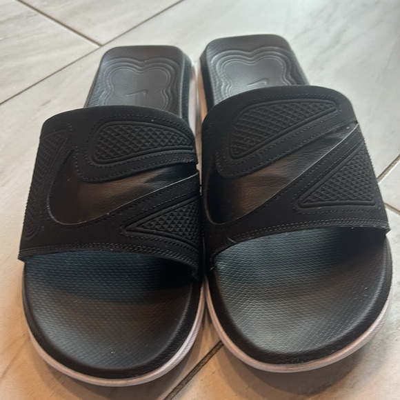 Men’s Nike Air Max Slides - Picture 3 of 4